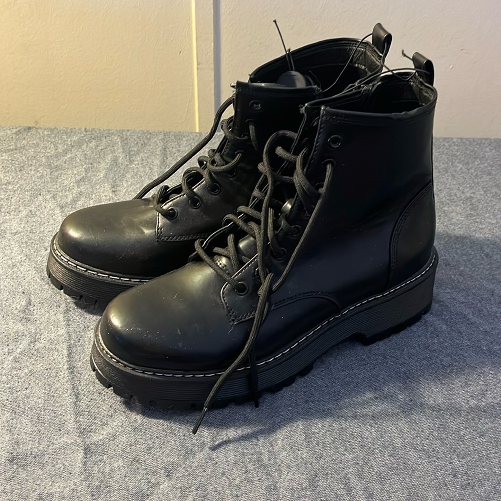 NB combat boot